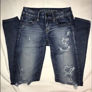 I’m selling a pair of ripped skinned jeans from AE